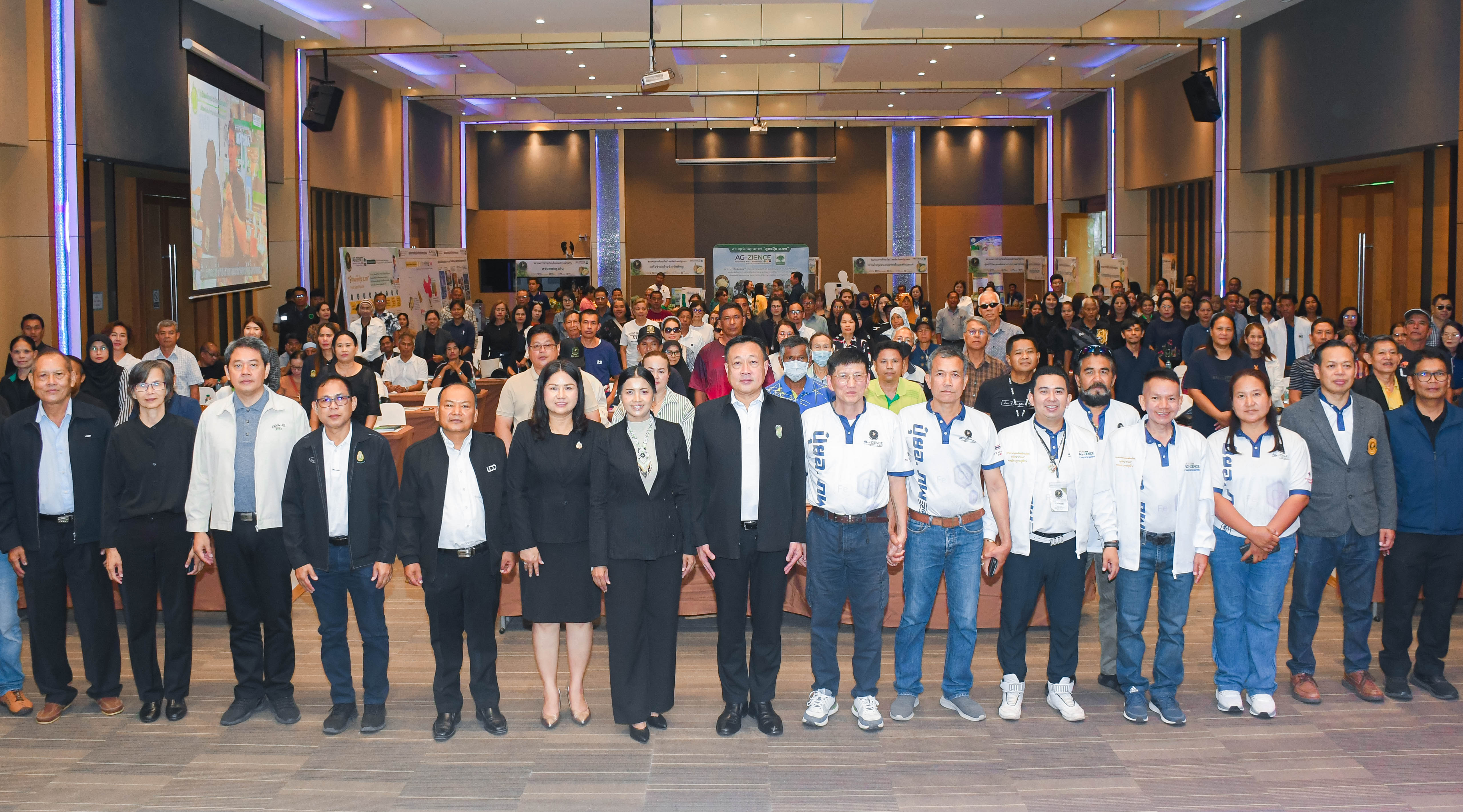 พัทลุงจัดสัมมนาการสร้างตราทุเรียนอัตลักษณ์ชุมชน เพื่อสร้างความแตกต่างและเพิ่มมูลค่าให้กับสินค้า พร้อมดันสร้างแบรนด์ภายใต้ชื่อ &ldquo;ทุเรียนภูบรรทัด&rdquo; ครอบคลุม 6 อำเภอ กงหรา ตะโหมด ศรีบรรพต ป่าบอน ป่าพะยอม และศรีนครินทร์ สู่ตลาดสากล&nbsp;