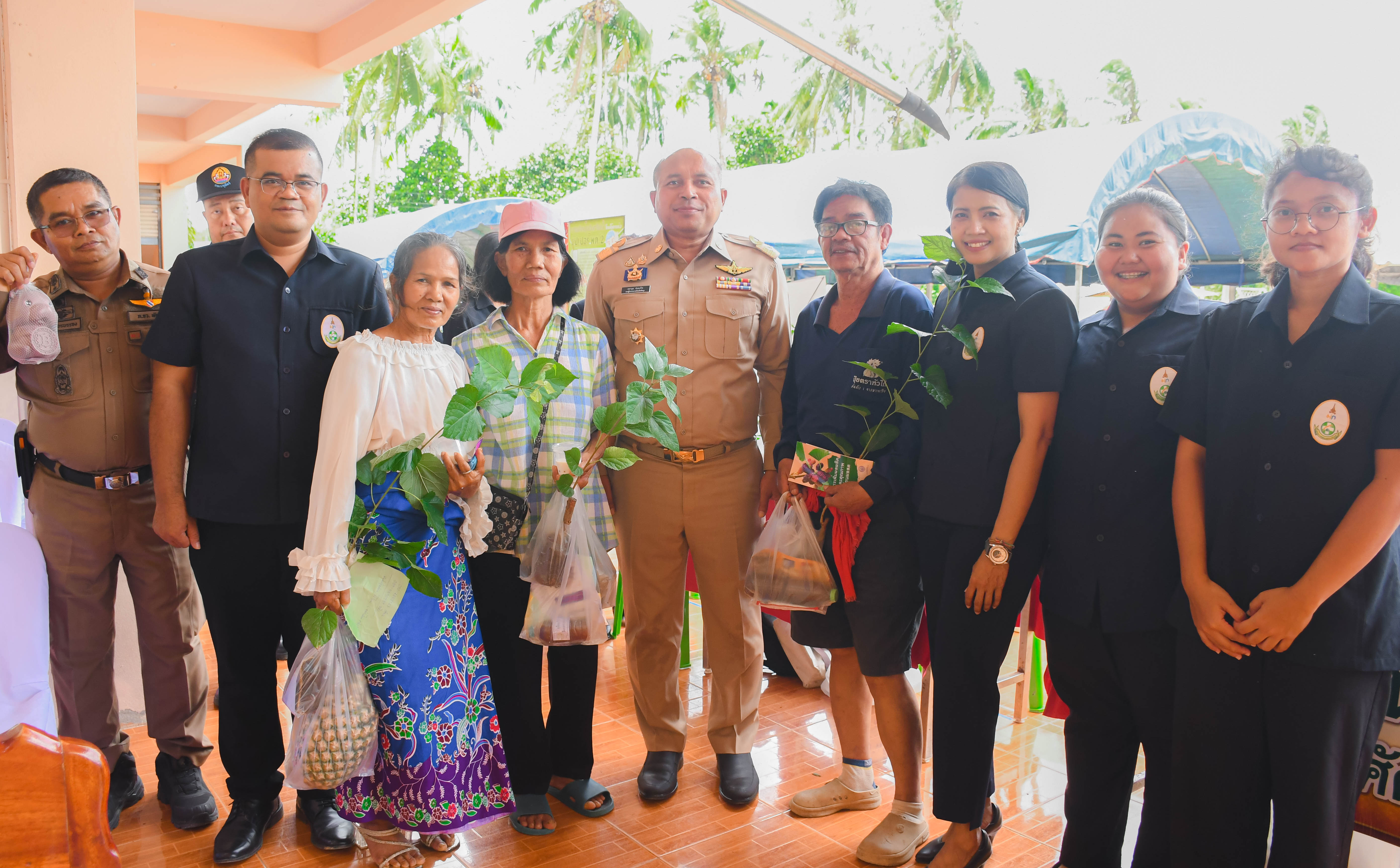 จังหวัดพัทลุง จัดโครงการคลินิกเกษตรเคลื่อนที่ ในพระราชานุเคราะห์ สมเด็จพระบรมโอรสาธิราชฯ สยามมกุฏราชกุมาร พี่น้องเกษตรกรในพื้นที่ เข้าร่วมกิจกรรมเป็นจำนวนมาก พร้อมนำสินค้าทางด้านการเกษตร หลากหลายชนิดออกมาจำหน่ายสร้างรายได้&nbsp;