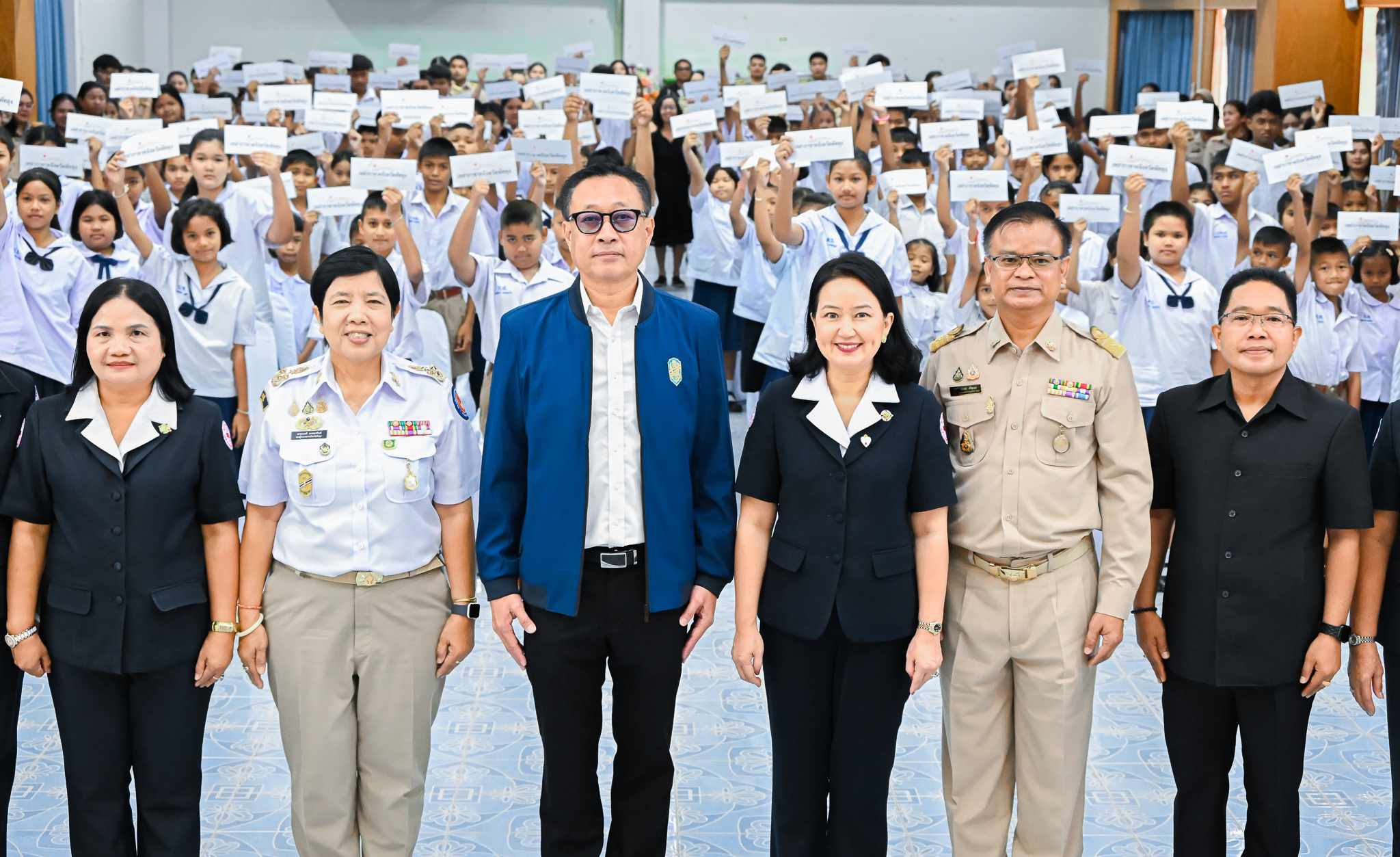 เด็กดีศรีกาชาด ส่งต่อโอกาสทางการศึกษา ผู้ว่าฯ พัทลุง มอบทุนให้นักเรียนเรียนดี ประพฤติดี มีจิตอาสา&nbsp;